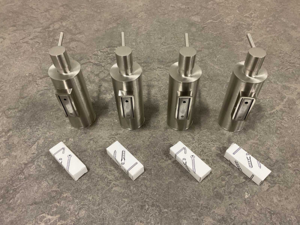 4x Novio zeepdispenser Umea geborsteld nikkel – foto 4 – kavel bij XL Auctions