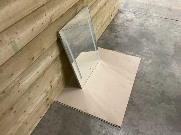 Novio spiegel 60x80cm met ledverlichting Wessel – foto 7 – kavel bij XL Auctions