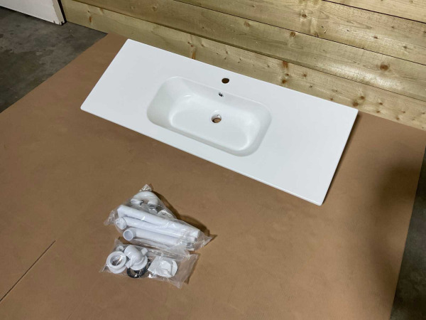 Qubo wastafel 1210x465x20mm Rocco mat wit – foto 2 – kavel bij XL Auctions
