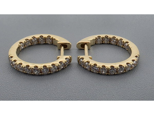 Gouden oorbellen ingelegd met diamant