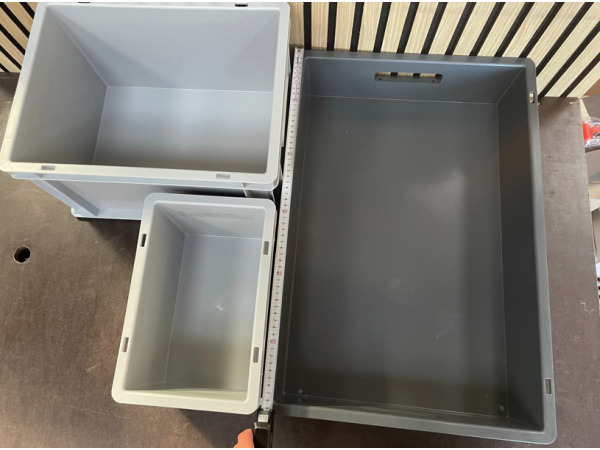 3 stuks Transport-/magazijnbakken – diverse maten – foto 2 – kavel bij XL Auctions
