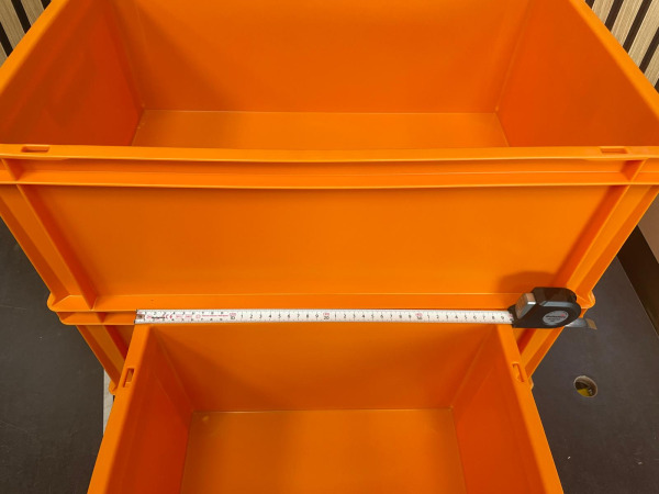 3x Kunststof Transport- en Magazijnbak – Oranje – foto 3 – kavel bij XL Auctions