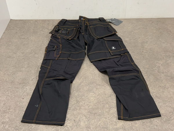 Mascot werkbroek maat 82C50 Almada zwart – kavel bij XL Auctions