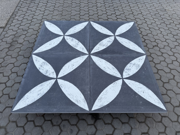 13,72 M2 Keramische Tegel Blue Stone Flower 70x70x3,2 Cm