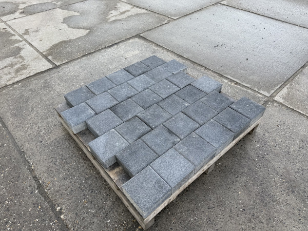 49 M2 Prijstopper! Betonsteen Donkergrijs 20x20x8 Cm