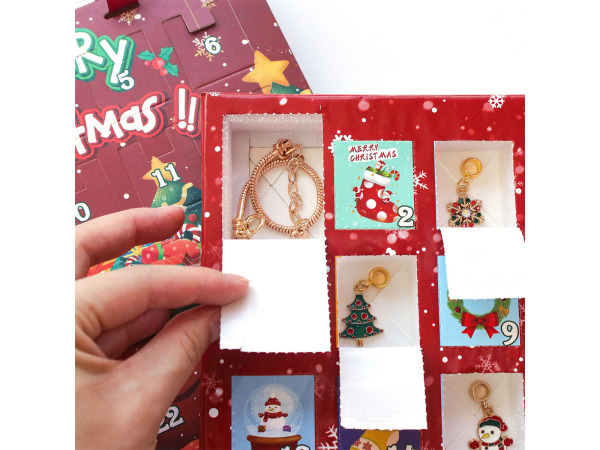 Kerstmis advent kalender met armbanden en bedels – foto 2 – kavel bij XL Auctions