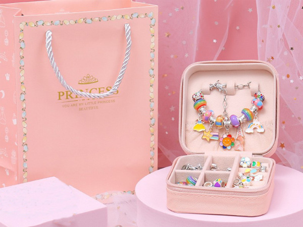 DIY armbanden set voor kids - regenboog kralen en bedels – foto 7 – kavel bij XL Auctions