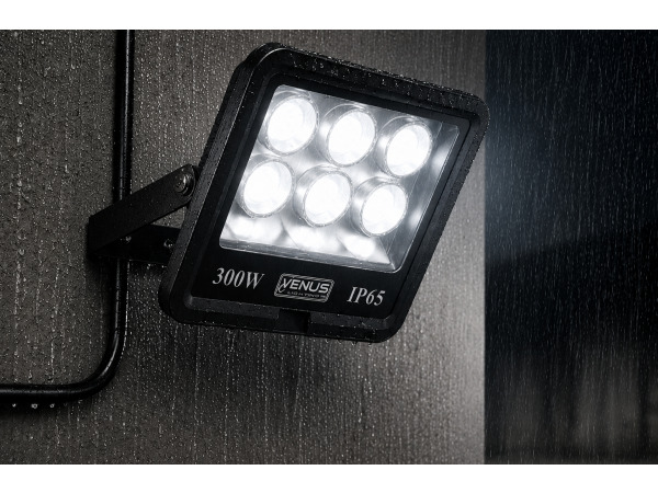 4x 4 x LED Schijnwerper 300W – 6500K Koud Wit – IP65 – EYES-300 – kavel bij XL Auctions