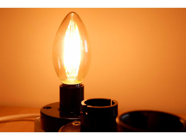 100x 100 x LED Filamentlamp C35 – 6W – E14 – Dimbaar – 2700K – kavel bij XL Auctions