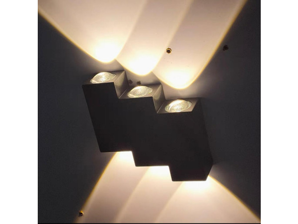 8x 8 x Tweezijdige LED Wandlamp – 6W – 3500K – IP54 – SW-45-3 – foto 3 – kavel bij XL Auctions