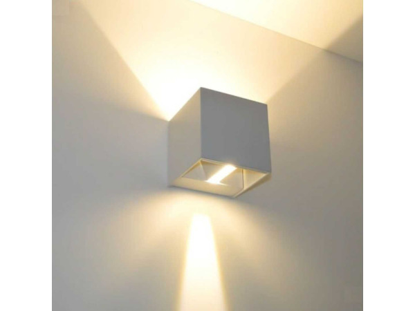 6x 6 x Wandlamp – Tweezijdige LED – Kubus – 2 x 5W – Wit – foto 3 – kavel bij XL Auctions