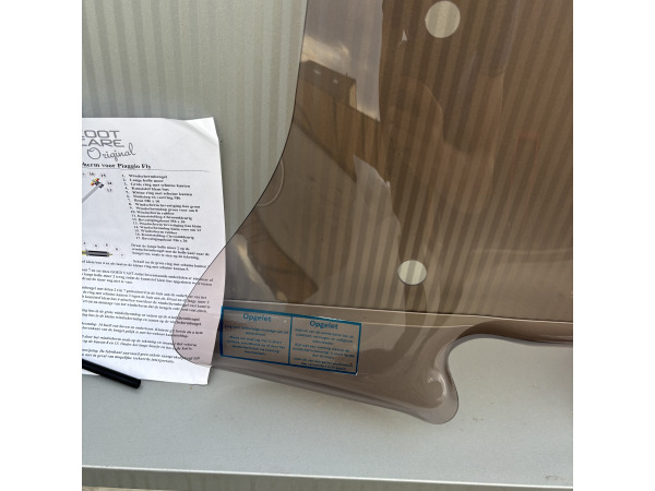 Windscherm Piaggio New Fly vanaf 2012 Smoke Hoog – foto 5 – kavel bij XL Auctions