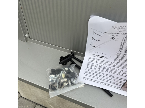 Vespa Sprint Hoog Windscherm Smoke Scoot Care + Bevestiging – foto 4 – kavel bij XL Auctions