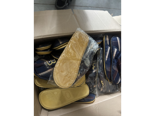 42x Complete Partij Heren Slippers | Nieuw | 42 Paar – foto 3 – kavel bij XL Auctions
