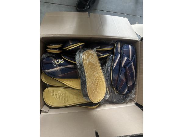 42x Complete Partij Heren Slippers | Nieuw | 42 Paar – foto 4 – kavel bij XL Auctions