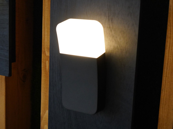 2x 9.5W LED Wandlamp gebogen zand zwart warm wit waterdicht – foto 6 – kavel bij XL Auctions