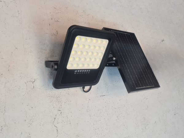 2x Solar 1000 Lumen LED Breedstraaler met Afstandsbediening – foto 6 – kavel bij XL Auctions