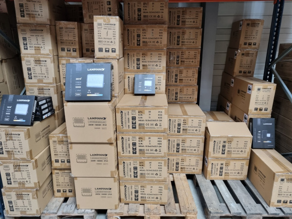 20x 30W 3000K LED Breedstralers met Lens Waterdicht – foto 4 – kavel bij XL Auctions