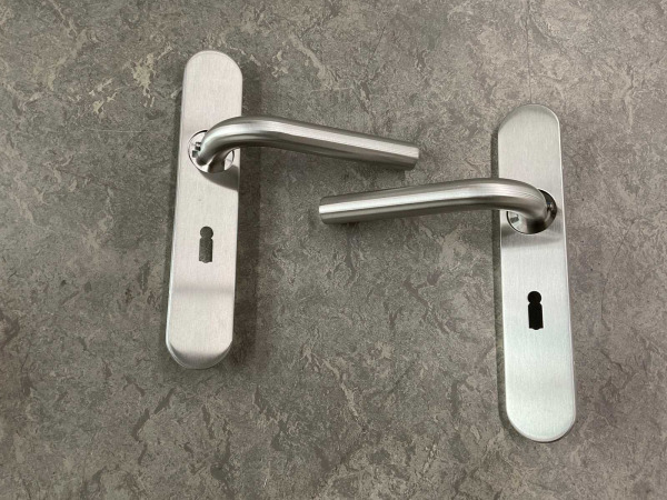 5x Intersteel deurkruk rond op schild met sleutelgat – foto 3 – kavel bij XL Auctions
