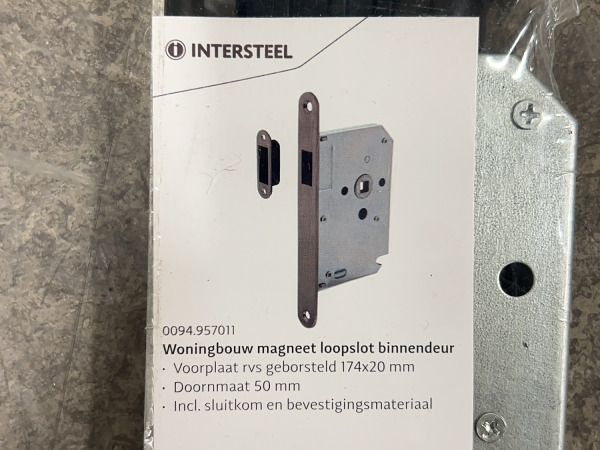 10x Intersteel magneetslot RVS afgerond 174x20mm – foto 2 – kavel bij XL Auctions