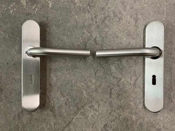 5x Intersteel deurkruk rond op schild met sleutelgat – foto 4 – kavel bij XL Auctions
