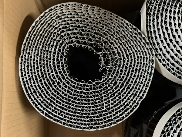 4x Plastoform Rollovent ondervorstrol 310mm (5m) donkerbruin – foto 3 – kavel bij XL Auctions