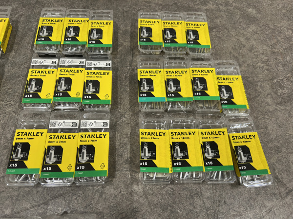 Stanley popnagels- en sluitringen set 89-delig – foto 4 – kavel bij XL Auctions