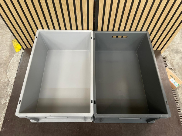 2 kunststof magazijnbakken 60x40x32 cm grijs – foto 4 – kavel bij XL Auctions