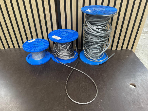 Partij staalkabel op haspel – 3 rollen