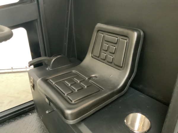 Kremer straatveegmachine KRS 100 met cabine – foto 10 – kavel bij XL Auctions