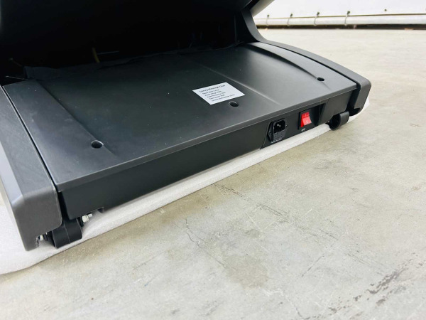 RTE massagestoel Full-Body wit/zwart – foto 10 – kavel bij XL Auctions