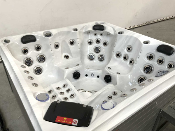 RTE Jacuzzi london met nordic isolatie (5 personen) – foto 5 – kavel bij XL Auctions