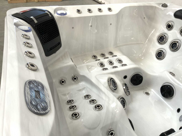 RTE Jacuzzi london met nordic isolatie (5 personen) – foto 6 – kavel bij XL Auctions
