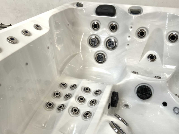 RTE Jacuzzi london met nordic isolatie (5 personen) – foto 7 – kavel bij XL Auctions