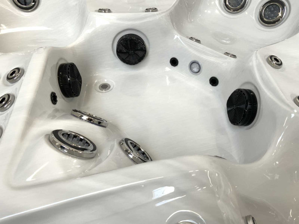 RTE Jacuzzi london met nordic isolatie (5 personen) – foto 8 – kavel bij XL Auctions