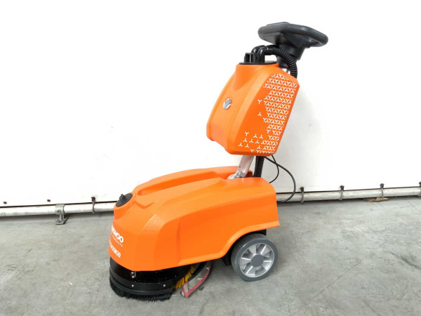 Daewoo schrobmachine 1.350m²/u DAXM30 – foto 2 – kavel bij XL Auctions