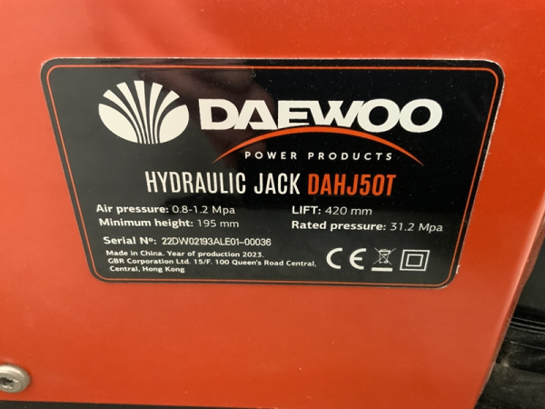 Daewoo garagekrik 50 ton pneumatisch-hydraulisch – foto 9 – kavel bij XL Auctions