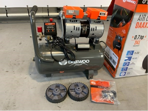 Daewoo luchtcompressor olievrij 24L – foto 3 – kavel bij XL Auctions