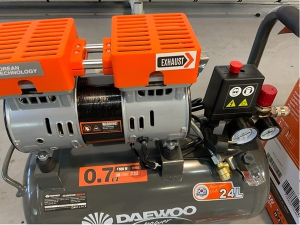 Daewoo luchtcompressor olievrij 24L – foto 4 – kavel bij XL Auctions