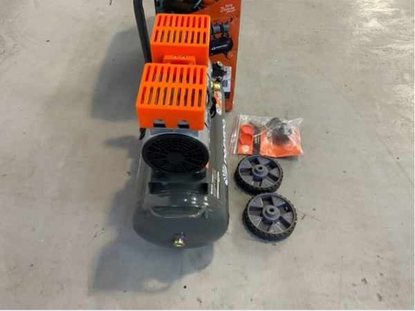 Daewoo luchtcompressor olievrij 24L – foto 6 – kavel bij XL Auctions