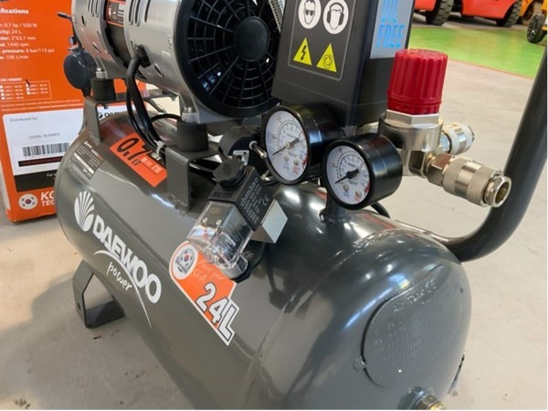 Daewoo luchtcompressor olievrij 24L – foto 7 – kavel bij XL Auctions