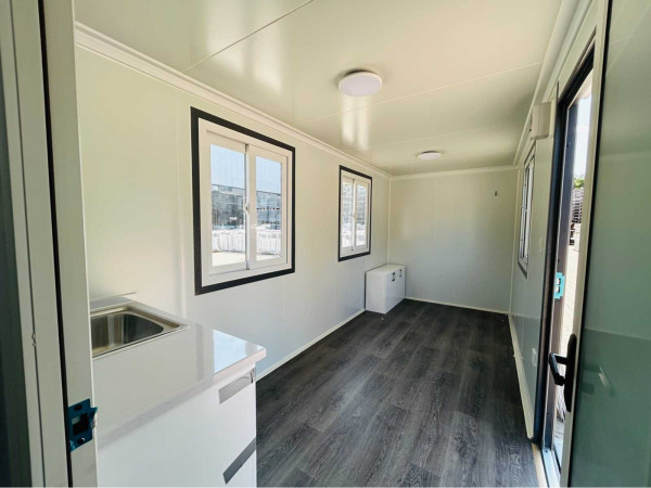 RTE mobiele woonunit met sanitair 596x220x245cm – foto 5 – kavel bij XL Auctions