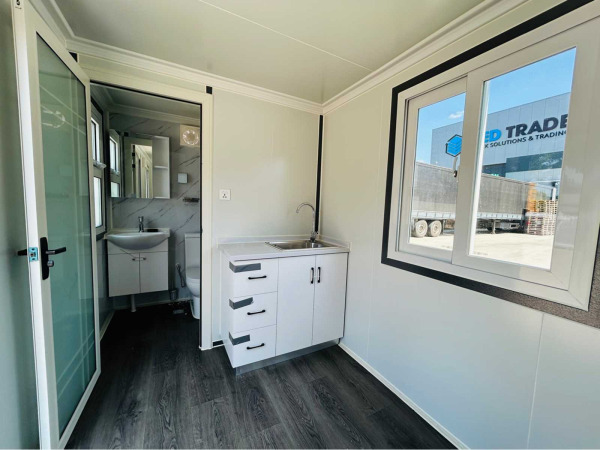 RTE mobiele woonunit met sanitair 596x220x245cm – foto 8 – kavel bij XL Auctions