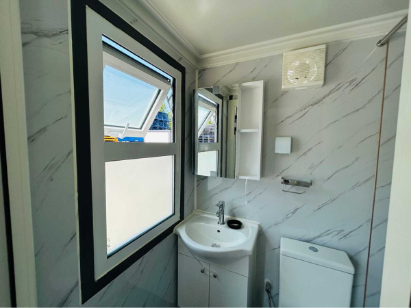RTE mobiele woonunit met sanitair 596x220x245cm – foto 10 – kavel bij XL Auctions
