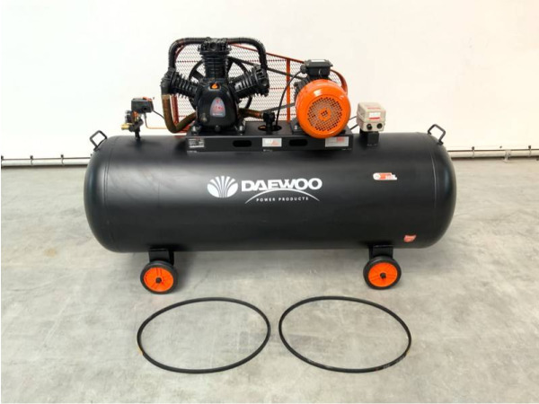 Daewoo luchtcompressor 400V 14bar DAAX500L – foto 3 – kavel bij XL Auctions
