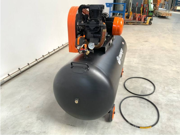 Daewoo luchtcompressor 400V 14bar DAAX500L – foto 10 – kavel bij XL Auctions