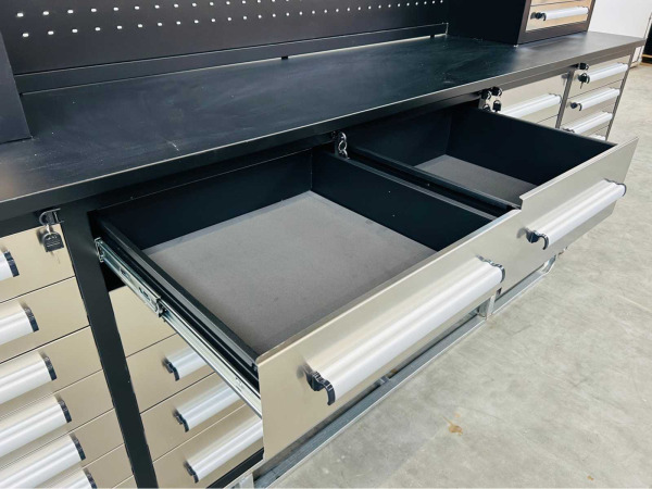 Garagewerkbank met 33 lades 285x67x190cm – foto 7 – kavel bij XL Auctions