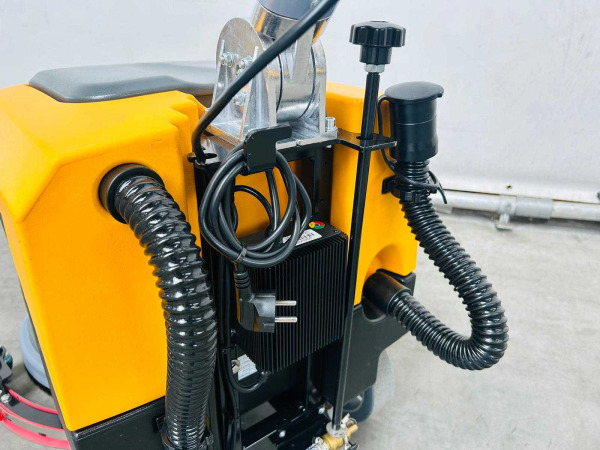 RTE vloerschrobzuigmachine 400mm FS40 – foto 9 – kavel bij XL Auctions