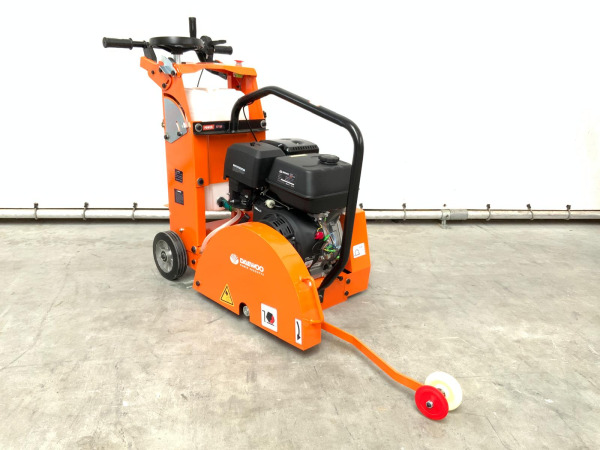 Daewoo vloerzaagmachine benzine 2025 DATMF20-4 – foto 2 – kavel bij XL Auctions