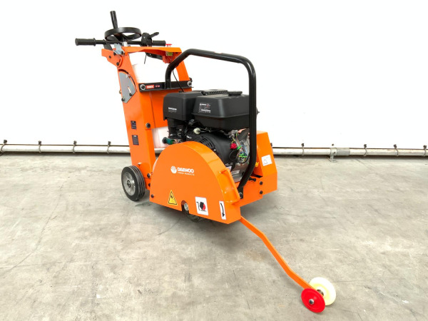 Daewoo vloerzaagmachine benzine 2025 DATMF20-4 – foto 5 – kavel bij XL Auctions
